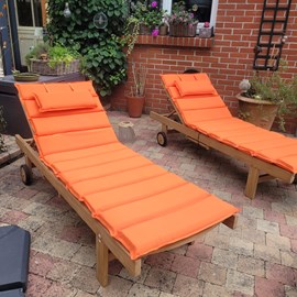 Matelas orange pour bain de soleil