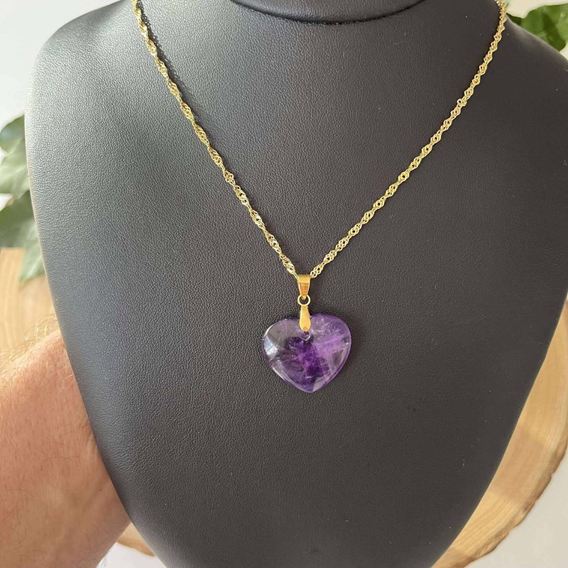 Collier pendentif cœur en améthyste – chaîne acier inoxydable doré