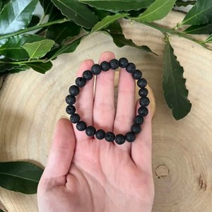 Bracelet en pierre de lave – énergie et protection