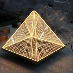 Lampe led design pyramid - elementary