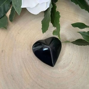 Galet cœur en obsidienne œil céleste – protection et énergie spirituelle