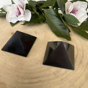 Pyramide de shungite naturelle – protection contre les ondes électromagnétiques