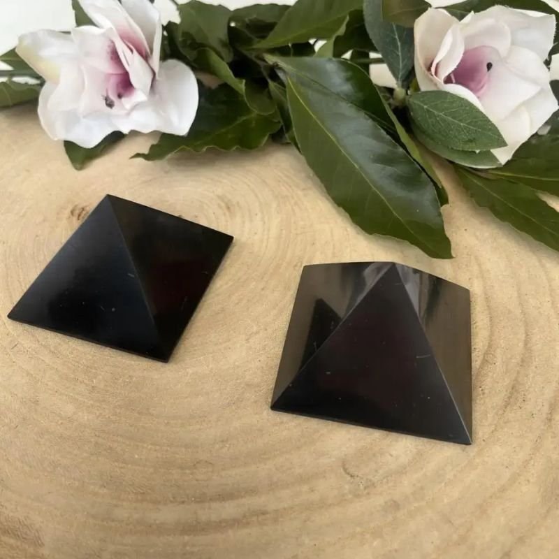 Pyramide de shungite naturelle – protection contre les ondes électromagnétiques