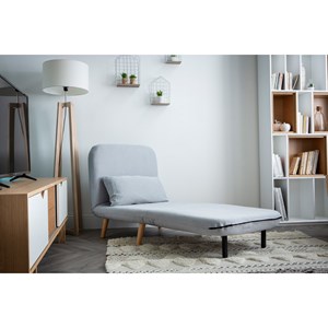 Fauteuil convertible en tissu gris clair et bois clair amiko