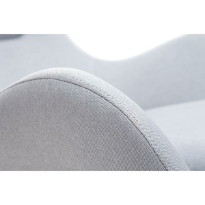 Rocking chair en tissu gris clair, métal noir et bois clair eskua