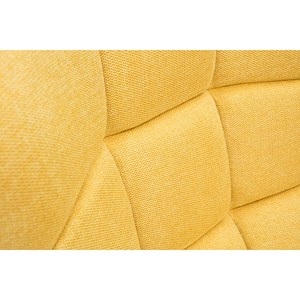 Fauteuil en tissu effet velours texturé jaune moutarde et bois clair brody