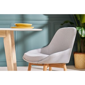 Chaises en tissu gris clair et bois clair massif (lot de 2) holo