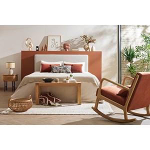 Rocking chair en tissu effet velours terre brûlée et bois clair massif derry