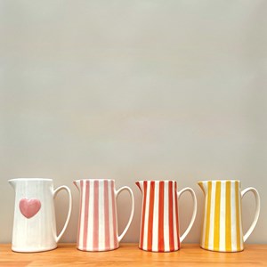 Pichet, carafe ou vase à rayures roses