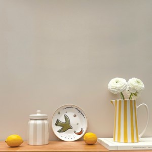 Pichet, carafe ou vase à rayures jaunes