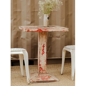 Hanna, la table d'appoint en métal n°685