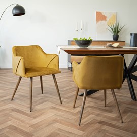 Lot de 2 chaises avec accoudoirs en velours jaune moutarde - daisy