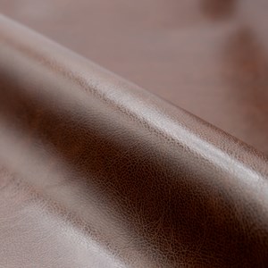 Fauteuil marron en croute de cuir enduite - club