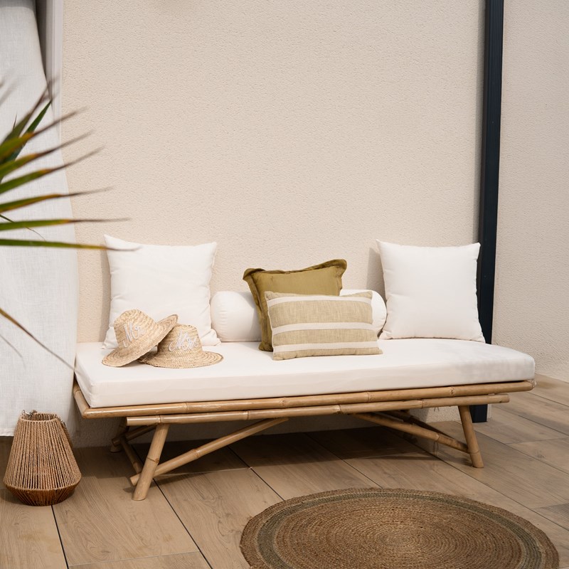 Rendez-vous Déco - Banquette de jardin en bambou avec matelas blanc - vadella