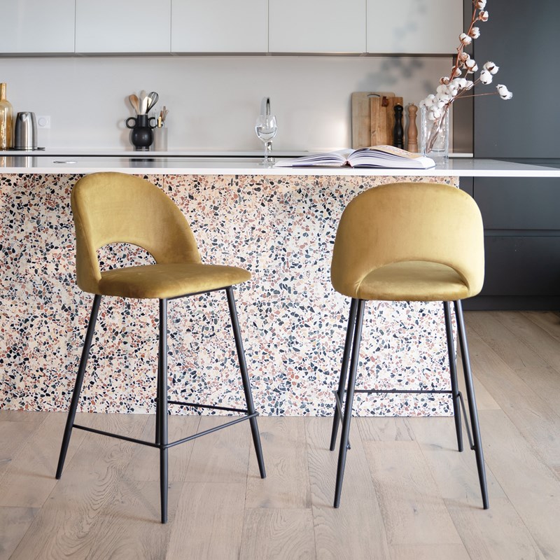 Rendez-vous Déco - Lot de 2 chaises pour îlot central 65 cm en velours jaune - pénélope
