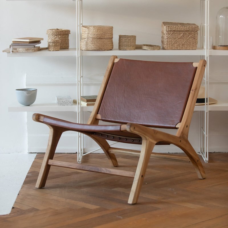 Fauteuil en teck et cuir lisse marron - kuna