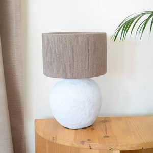 Lampe à poser en jute et papier blanc - nina