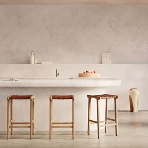 Tabouret pour îlot central 68 cm en teck et cuir tressé marron - kuna