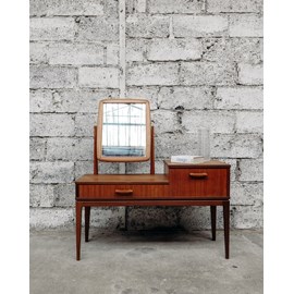 Louise, la coiffeuse en teck n°98