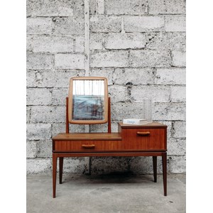 Louise, la coiffeuse en teck n°98