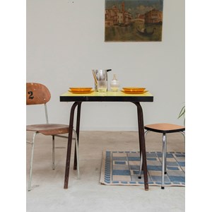 Table à manger en formica jaune n°1011
