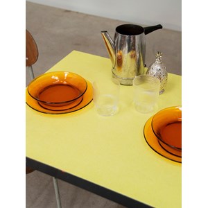 Table à manger en formica jaune n°1011