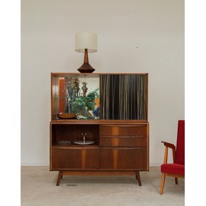 Grande vitrine en bois foncé n°76