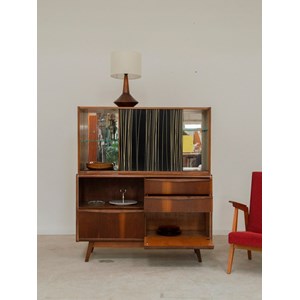 Grande vitrine en bois foncé n°76