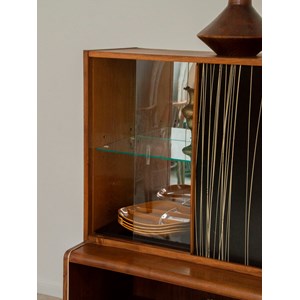 Grande vitrine en bois foncé n°76