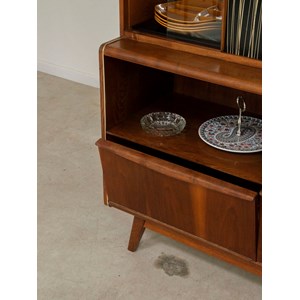 Grande vitrine en bois foncé n°76