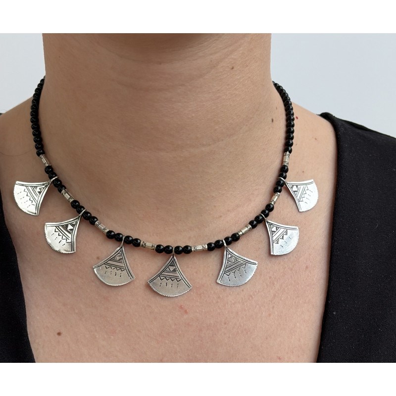Collier shat shat touareg en argent et perles – bijou traditionnel