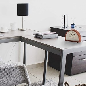 Horloge lumineuse à poser effet bois - demi-cercle 26 cm - led chaude -