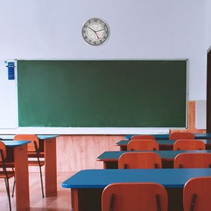 Horloge murale jour et heure grande lisibilité