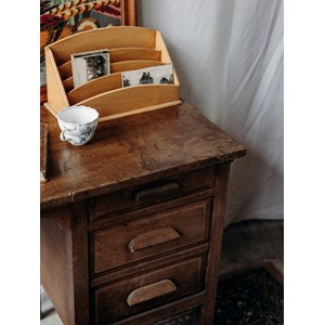 Edouard, le bureau en bois foncé n°457