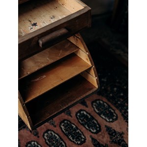 Edouard, le bureau en bois foncé n°457