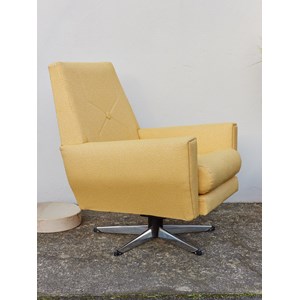 Jakob, le fauteuil en tissu n°708