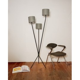 Lampadaire tripode en métal n°228