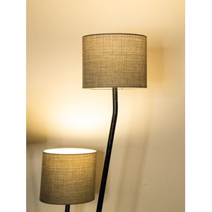 Lampadaire tripode en métal n°228