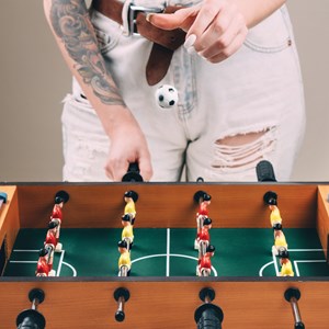 Mini babyfoot de table compact à poser sur table 2 équipes 2 balles