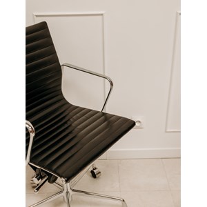 Grande chaise de bureau en skaï n°1090