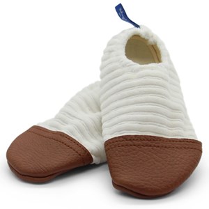 Chaussons les petits velours ivoire (pointures 21-23)