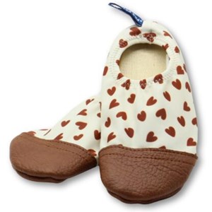 Chaussons tout-terrain les petits cœurs (pointures 18-20)