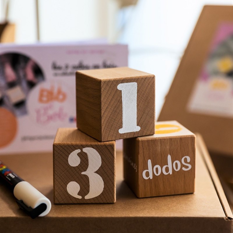 Bib et Bob - Cubes étapes en bois pour bébé blanc
