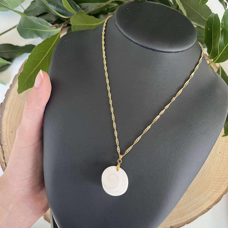 Pendentif œil de sainte-lucie doré