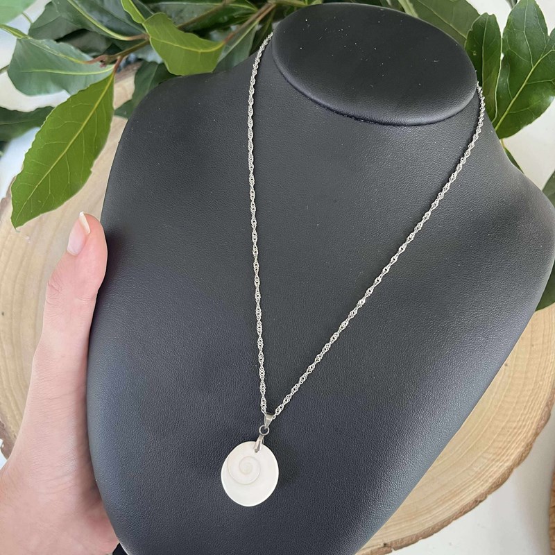 Pendentif œil de sainte-lucie doré