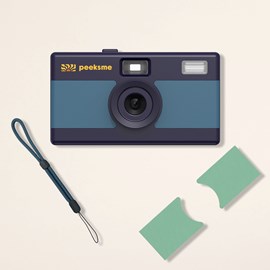 Appareil photo peeksme bleu + 1 paire de clips vert + 1 lanière bleue