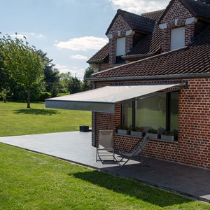 Store banne saule 2,95 × 2,5m - toile grise et structure grise