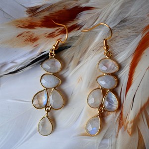 Boucles pierre lune arc-en-ciel mayra