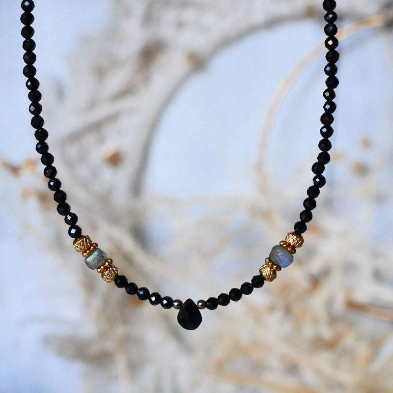 Collier kala raksha - spinelle noir onyx labradorite