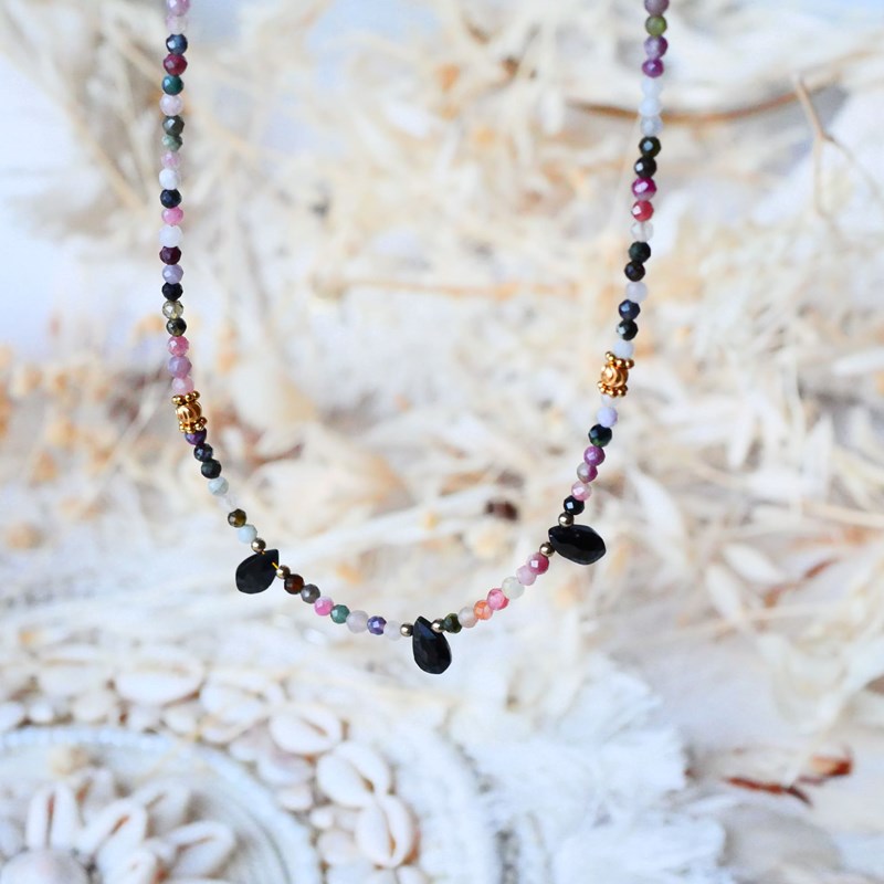 Collier kali mala - tourmalines multicolores et onyx noir